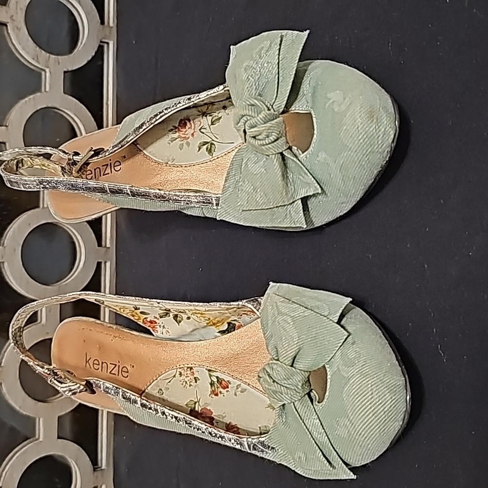 Toe in sandal